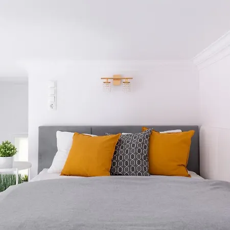 Standard By Hi5-relax With Style