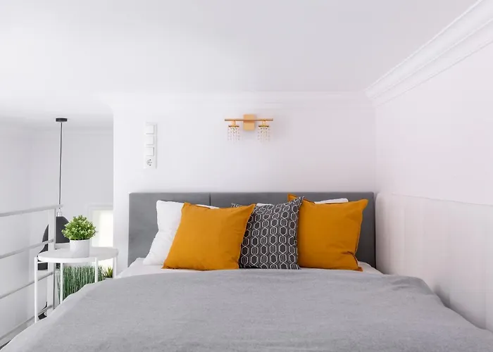 Standard By Hi5-relax With Style